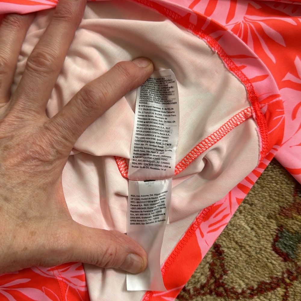 OLD NAVY l/s swim shirt and tie shorts. Good/excellent cond with minor stains. - Picture 4 of 16